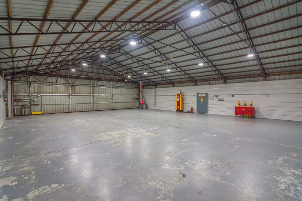 1460_vinson_ray_rd_hangar1