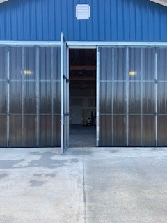 HANGER DOOR 1